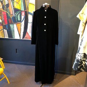 VINTAGE BLACK VELVET OPERA COAT W/ CRYSTAL BUTTON